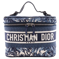 กระเป๋าถือ Christian Dior Travel Vanity มือสอง ผ้าปักลาย Palms ผลิตในอิตาลี ปี 2021 สีกรมท่า/ขาว ซิป