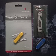 Victorinox Classic sd with Eiger Keychain