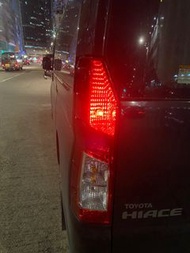 Hiace 300 車尾燈