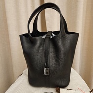 Hermes picotin 18 so black monochrome TAURILL ON CLEMENCE 89
TC handbag  黑色黑扣菜籃子