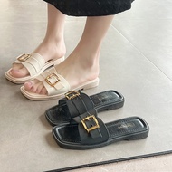 Kicks มาใหม่ รองเท้าผู้หญิง แต่งอะไหล่ทองตรงสายคาด เพิ่มกิมมิค วัสดุยาง น้ําหนักเบา เข้าได้กับทุกการ