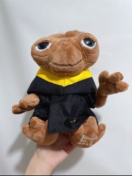 🟨平台回覆有上限混吉黑名單🟨《買一送一*睇下文》正版預訂 預訂要等 加急加錢 問現貨同文盲blacklist🔥 環球影城正版et畢業公仔外星人畢業公仔 25cm ☝️使用既係正版公仔、用呢個價錢 有意