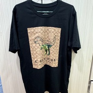 COACH 恐龍滿版壓印 上衣 COACH衣服 Outlet款 coach上衣 L