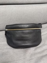 agnes b. 黑色皮革腰包