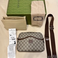 Gucci 男生 女生 斜背包 肩背包 斜跨包 經典老花 Interlocking G 郵差包 郵差袋 側背包675891 92THG 8563