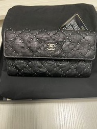 Chanel 鉚釘黑色牛皮長銀包