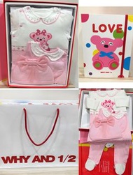 WHY AND 1/2女寶寶彌月禮盒三件式 粉色長袖連身包腳衣 帽子 圍兜兜 連身衣🔹送禮自用🔹入手價$2680售$1700