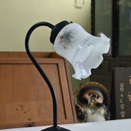 早期日本花型奶油玻璃桌燈