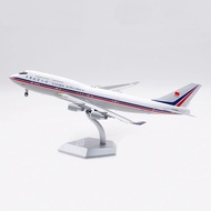 ALB 1: 200 China Airlines Boeing B747-400 B-161 Aircraft Model Lapel Version