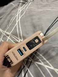 墨子科技MOZTECH®萬能充Pro多功能五合一行動電源 燕麥奶 原價$1780