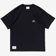 เสื้อยืดคอกลมแขนสั้นพิมพ์ลายตัวอักษร WTAPS สำหรับผู้ชาย ทรงหลวมสบาย ๆ สำหรับฤดูร้อน สวมใส่สบาย ผ้าฝ้