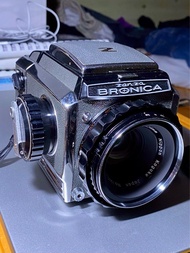 Bronica S2配Nikkor 75mm 2.8鏡頭跟原裝背帶扣