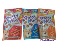 Friskies Party Mix ขนมแมวแสนอร่อย 1กล่อง (มี 8 ถุง)