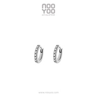 NooYoo ต่างหูสำหรับผิวแพ้ง่าย Huggie Hoop 1 Row CZ (สีทอง/สีขาว)