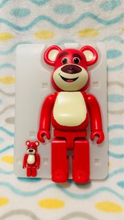 全新 開盒 未擺過 100% + 400% 勞蘇 lotso 士多啤梨熊 Disney Toy Story 玩具奇兵 請看清所有圖片 bearbrick be@rbrick medicom toys 