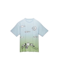 CONVERSE MEN'S PEANUTS CLOUD WATCHING TEE - CHAMBRAY BLUE + LIME RAVE