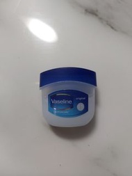 凡士林唇膏