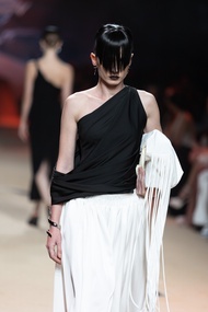 NICHP : The Silent Flow Collection : Monika top สื้อกล้ามเปิดไหล่หนึ่งข้าง (Pre-order 3-4 week)