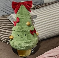 New！真係好有節日氛圍感！新款JellyCat 聖誕樹公仔，有兩個Size供選擇，超可愛，軟軟萌萌，勁解壓！全部韓國原裝進口面料，做工複雜，超Soft，學習/工作壓力大，只有佢會一路無怨無悔的陪伴住