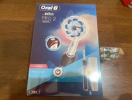 全新未用 Oral-B PRO2 2000  3D電動牙刷 -黑色+4個刷頭