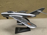 Mô hình máy bay MIG-17 VIỆT NAM 1:48