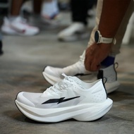 Voltra Jet Carbon Plate - Running Shoes Kasut Larian Shoes Road Trail Track Man Woman Unisex Cutting