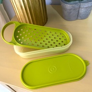 TUPPERWARE OVERSEAS/ RARE/ LIMITED - Tupperware grater with oval container set