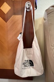 The North Face 肩背包$150韓版