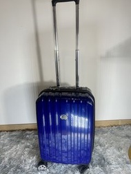 New： 血虧出售： Desley 20 吋可擴展行李箱； Delsey 20 inch expandable luggage 56 x 36 x 23cm （ + 3cm）