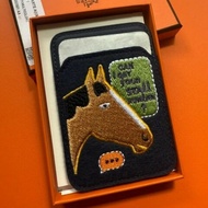 全新 Hermes ”Stall Number“ MagSafe Card holder 小馬magsafe卡套(不含展示圖中手機) 顏色:海軍藍