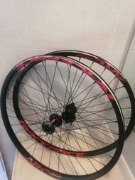 Raceface arc30 offset/ Dt swiss 370 hubs 27.5