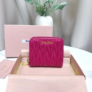 99新 Miumiu繆繆 經典款 玫紅色短款 錢包