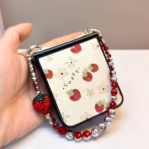 Cute Strawberry Phone Case with Glitter Strawberry Bracelet for Motorola Razr50 Razr 50 Ultra 50ultr
