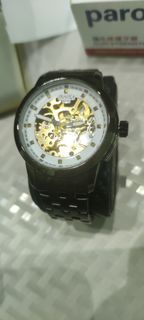 黑色鏤空機械錶