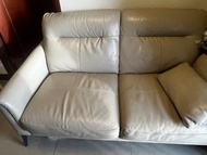 Kuka 全真皮沙發2-seater beige leather sofa（有心購買可微議價）