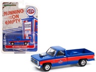 Greenlight Greenlight 1/64 Chevrolet Transporter Pickup Truck Model STP Chevrolet