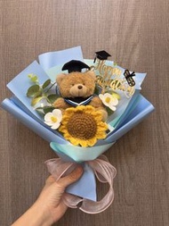 畢業花束💐畢業牌🫶畢業帽🎓畢業公仔花🌸藍色男仔👦針織向日葵
