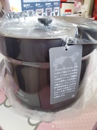 全新 現貨 有兩個 日版 100% new  型格金屬黑 灰黑色 cool grey   無需訂貨與等待 日本直送 Thermos 膳魔師 4.3l真空煲 燜燒鍋 燜煮烹調器  油塘港鐵站自取   K