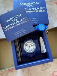 7/10 香港行貨 手指指 Swatch Omega Snoopy Mission To Earthphase Moonshine Gold 手指指