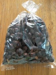 เม็ดมะขามคั่ว คั่วด้วยเตาถ่าน อร่อยหอม กรอบ   1 ขีด ประมาณ 100 เม็ด  15 บาท
