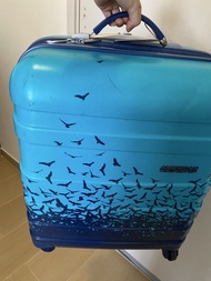 American Tourister 20吋藍色小鳥圖案行李箱 50(H)x 25(D) x40(W)cm