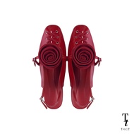 TandT - RED BALLARINA ROSE FAUX LEATHER FLATS รองเท้าส้นเตี้ยรัดส้น ทรงบัลเล่ หนังเทียม-พีวีซี ตกแต่งเชือกไขว้และดอกกุหลาบ (กุหลาบสามารถถอดออกได้)