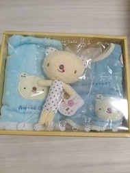 小熊嬰兒毛巾+口水肩+搖鈴套裝禮盒  100%日本製