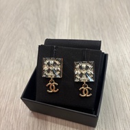 全新Chanel冰磚淡金色耳環，適合簡約禮服或冬天配戴