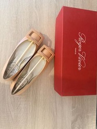 Roger Vivier 裸色漆皮方扣平底鞋 （35）9成新