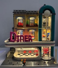 [Update] Lights up Downtown Diner! Lego 10260