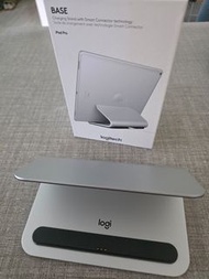 Logitech BASE iPad Pro Charging Stand