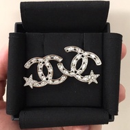 Chanel 2020 春季款 雙C大 logo  星星鑽針式耳環 大款的雙C耳環