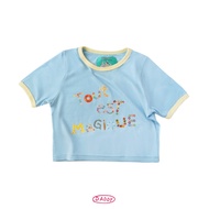 DADDY | Tout est magique crop top เสื้อยืดครอปท็อป สกรีนคำเก๋ๆ สีฟ้า