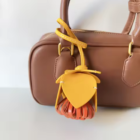 Guenine Leather Miu Flower Bag Pendant, Creative Niche High-end Flower Cowhide Pendant, Car Pendant 